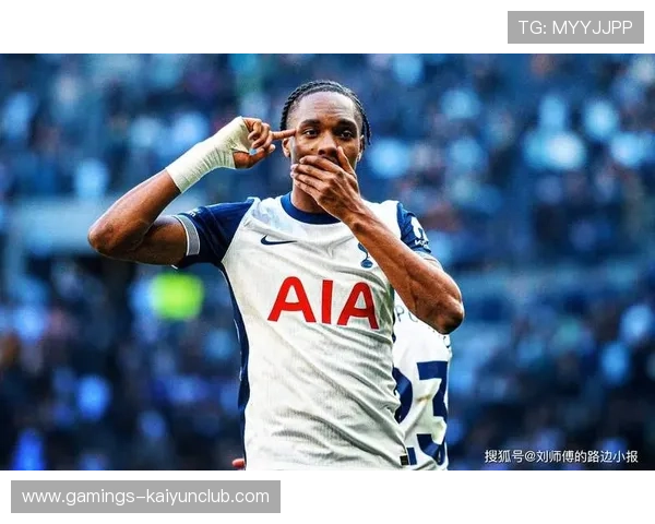 热刺边路下底传中吸引众多头球手