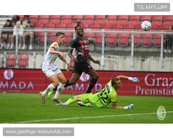 莱奥反越位挑射AC米兰锁定胜果